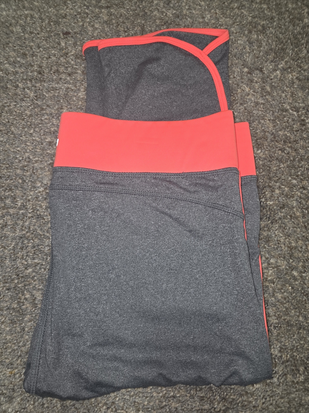 High-Rise Charcoal Gray Capri Leggings with Coral Trim
